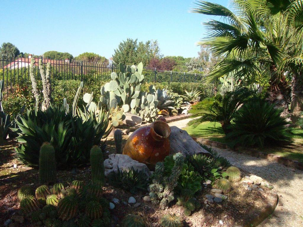Il Giardino Del Te Hotel Barletta Exterior photo