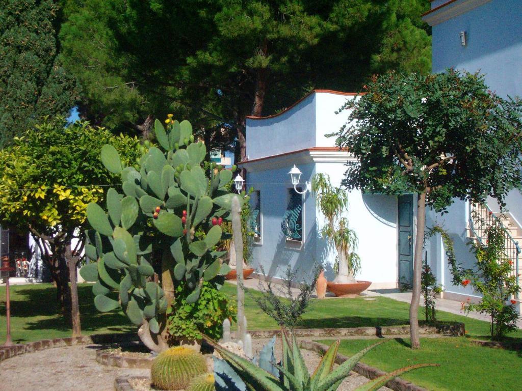 Il Giardino Del Te Hotel Barletta Exterior photo