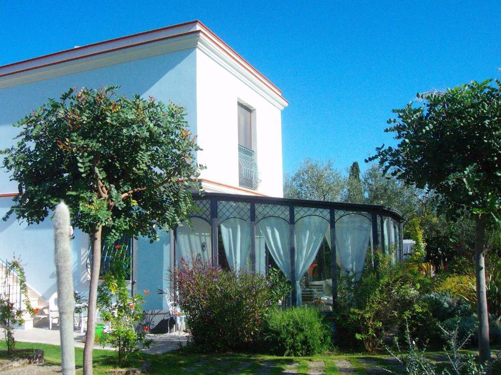 Il Giardino Del Te Hotel Barletta Exterior photo